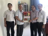 Lãnh đạo sở GTVT tỉnh Phú Yên đến thăm và tặng quà TT GDNN GS Cao Nguyên.